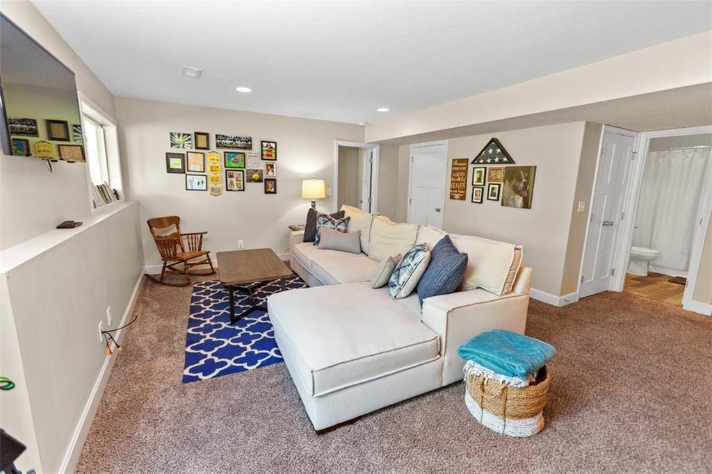 704 Buckeye Lane, Pleasant Hill, MO 64080