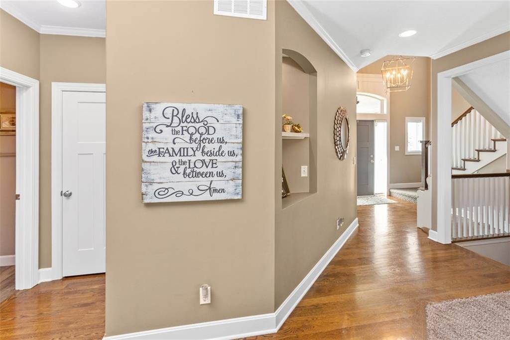 704 Buckeye Lane, Pleasant Hill, MO 64080