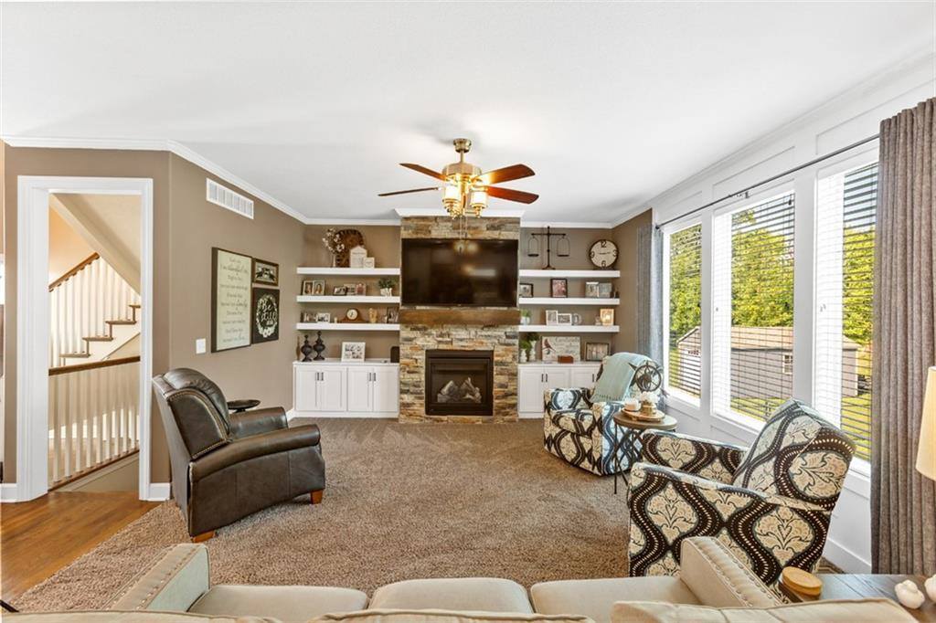 704 Buckeye Lane, Pleasant Hill, MO 64080