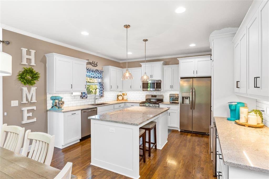 704 Buckeye Lane, Pleasant Hill, MO 64080