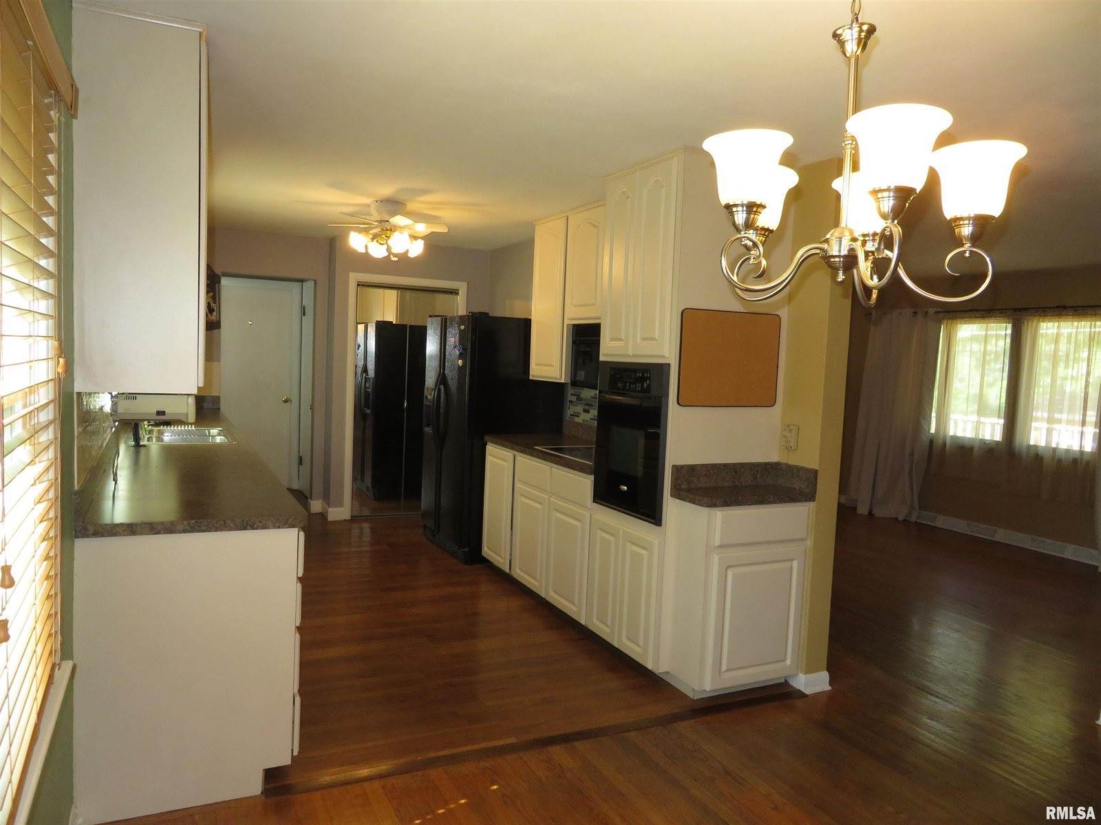 236 13TH Street, Silvis, IL 61282