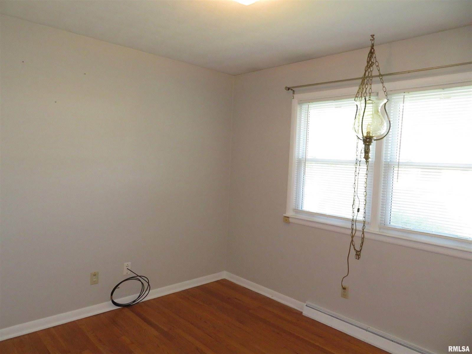 236 13TH Street, Silvis, IL 61282