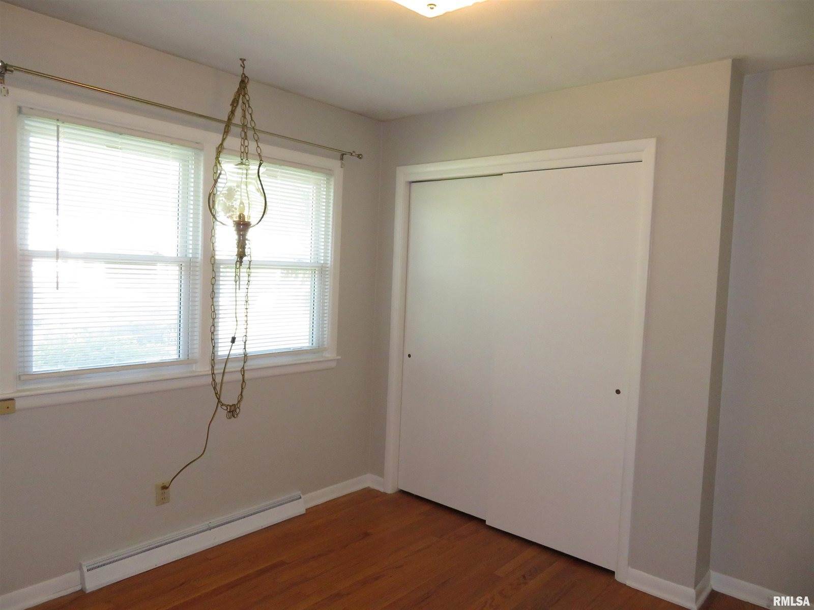 236 13TH Street, Silvis, IL 61282