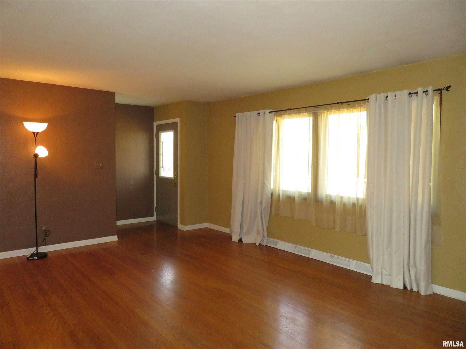 236 13TH Street, Silvis, IL 61282