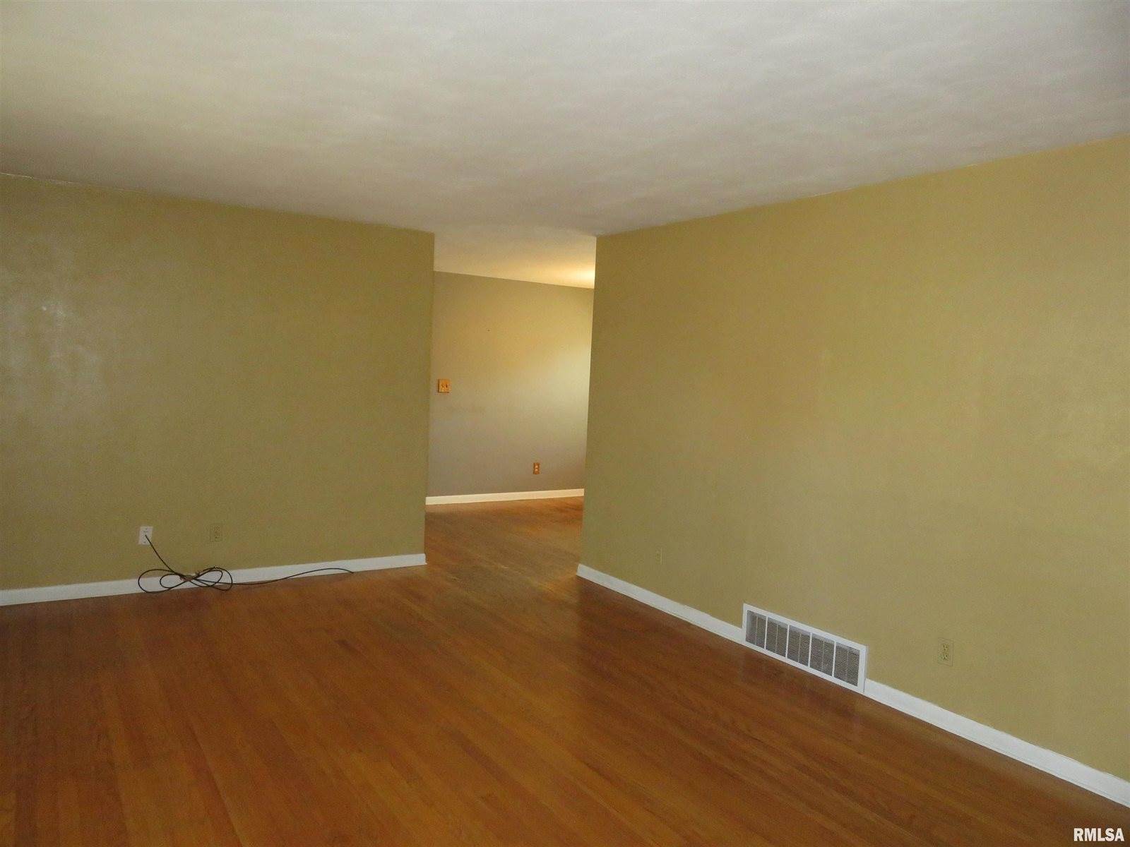 236 13TH Street, Silvis, IL 61282