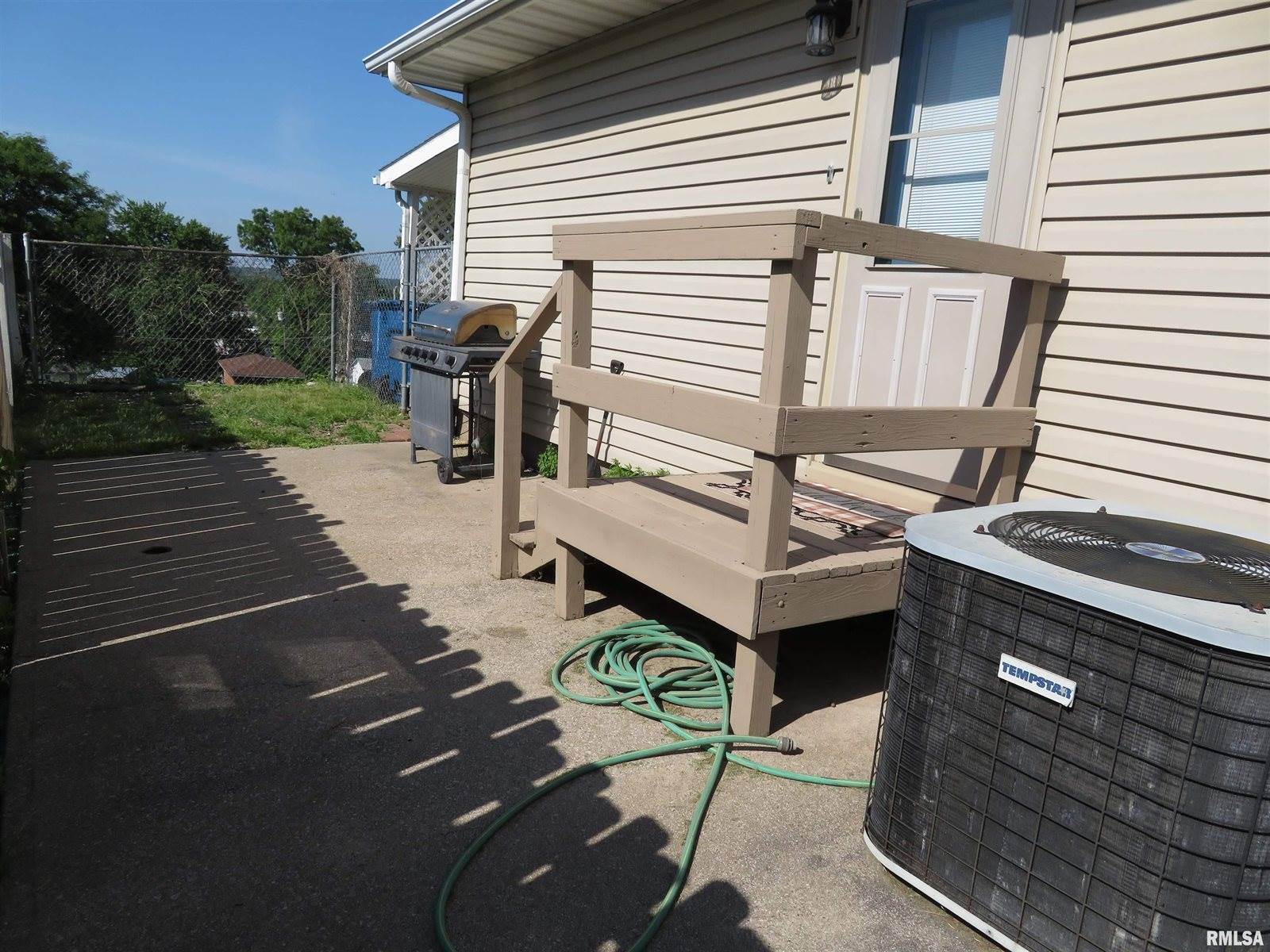 236 13TH Street, Silvis, IL 61282