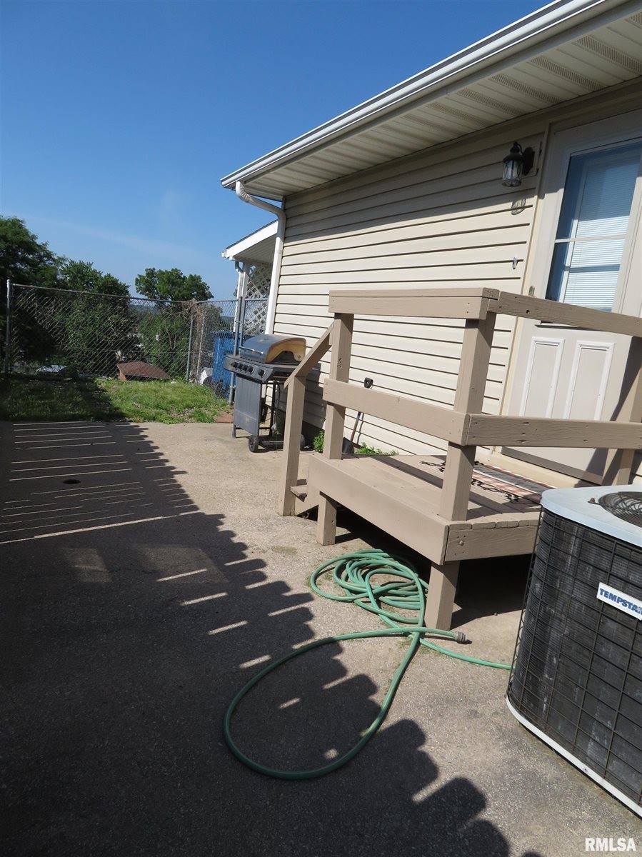 236 13TH Street, Silvis, IL 61282