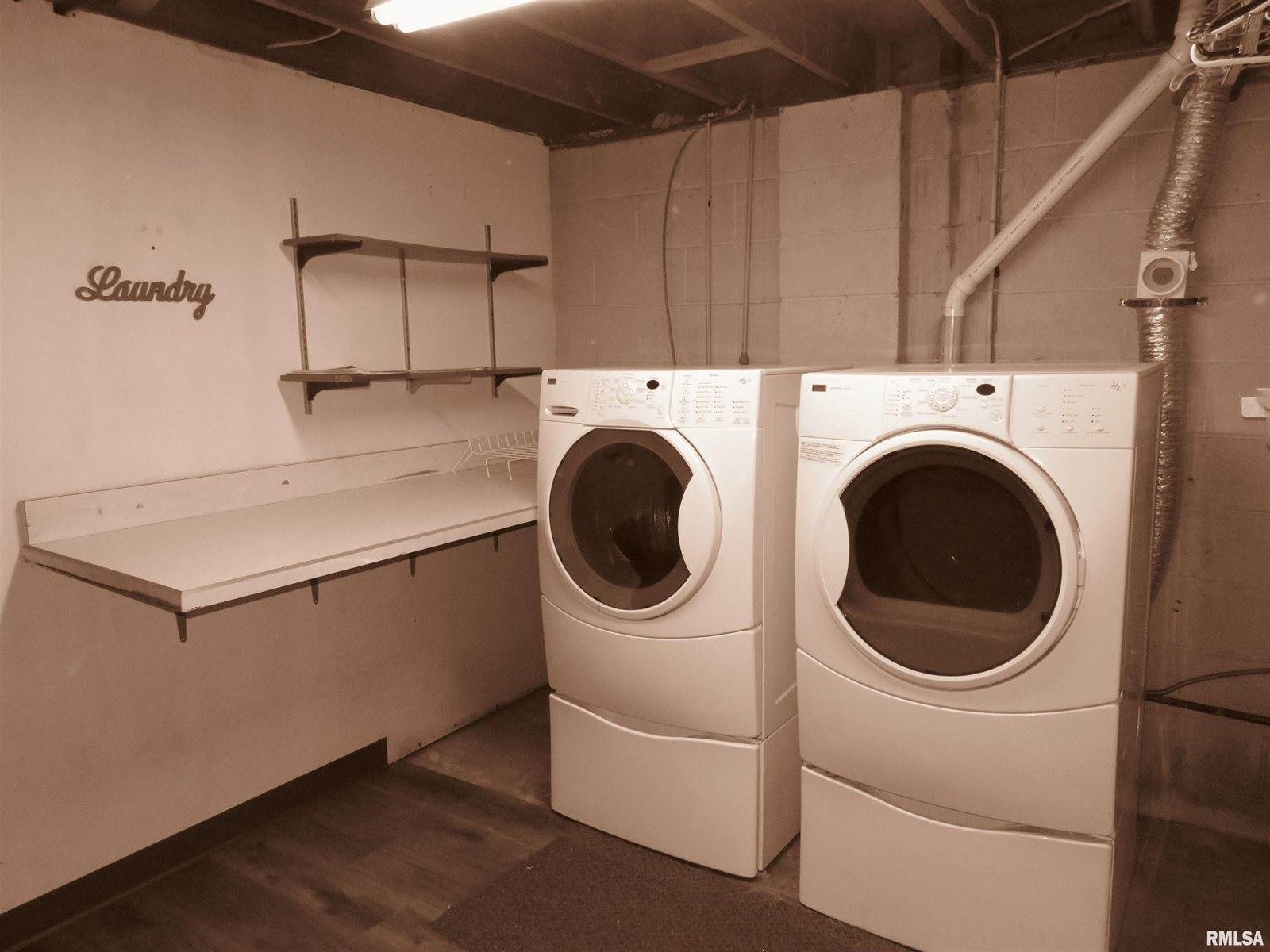 236 13TH Street, Silvis, IL 61282