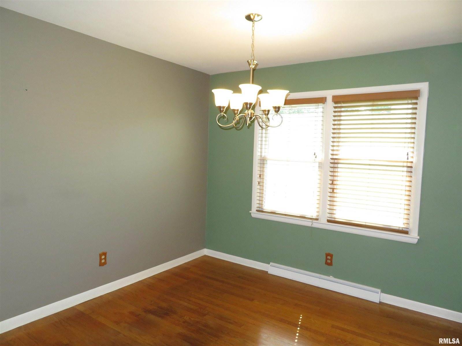 236 13TH Street, Silvis, IL 61282