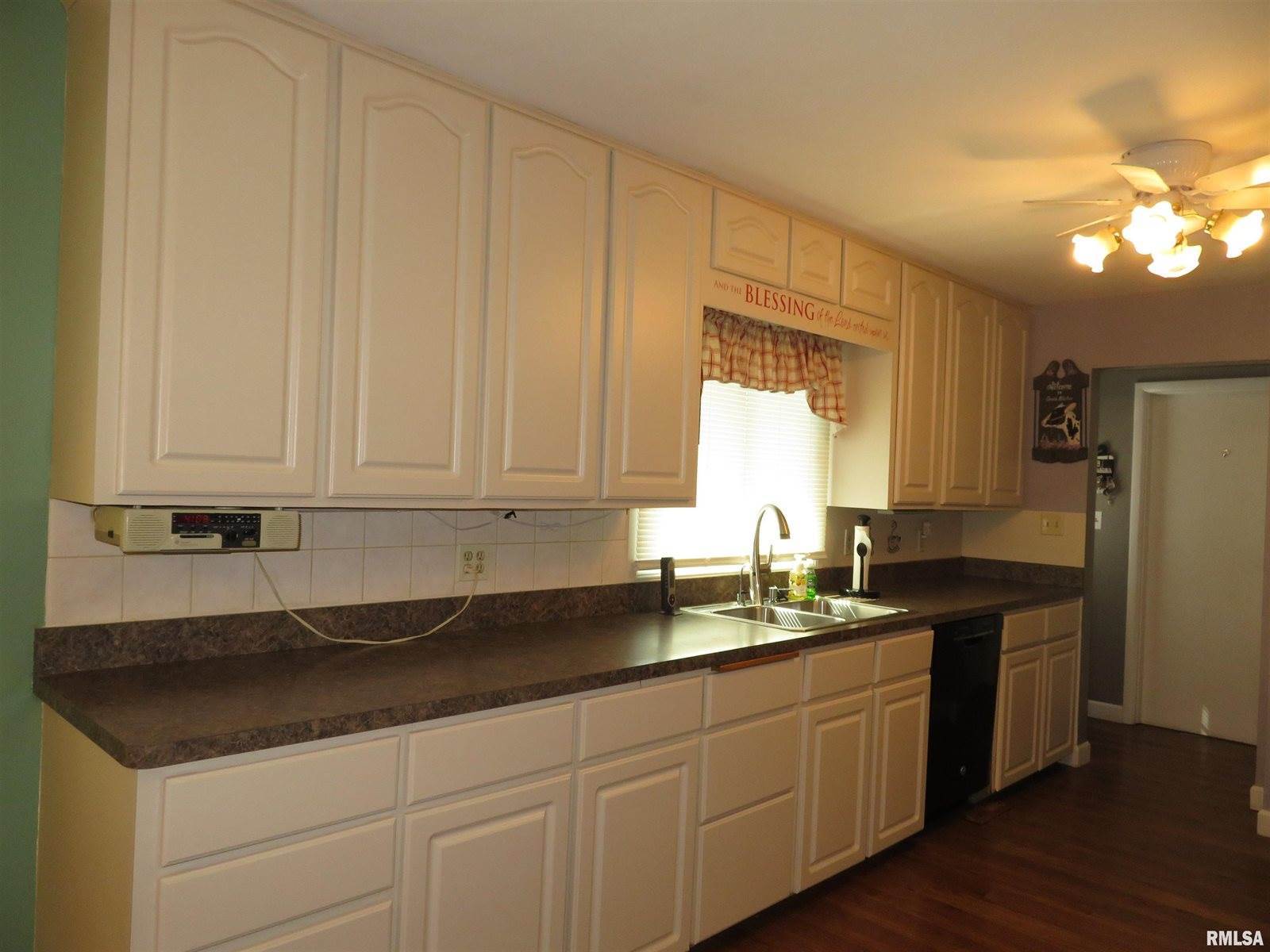 236 13TH Street, Silvis, IL 61282