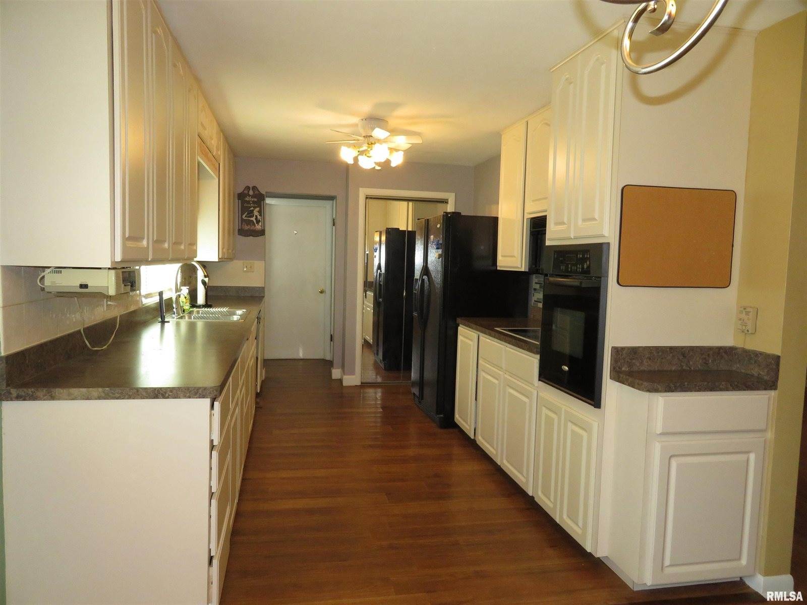 236 13TH Street, Silvis, IL 61282