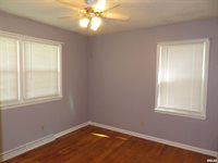 236 13TH Street, Silvis, IL 61282