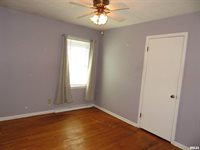 236 13TH Street, Silvis, IL 61282