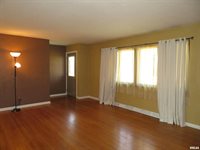 236 13TH Street, Silvis, IL 61282