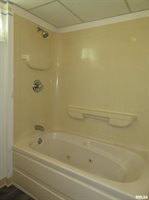 236 13TH Street, Silvis, IL 61282