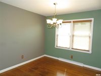 236 13TH Street, Silvis, IL 61282