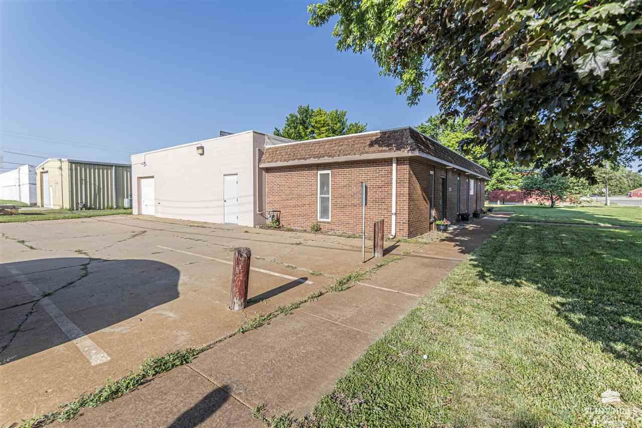 1201 W Walnut Street, Salina, KS 67401