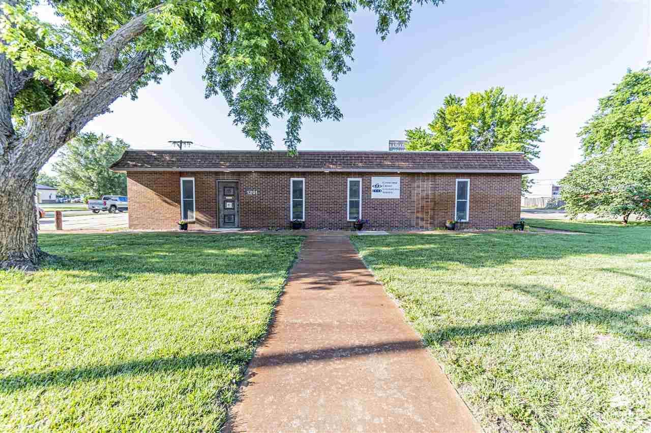 1201 W Walnut Street, Salina, KS 67401