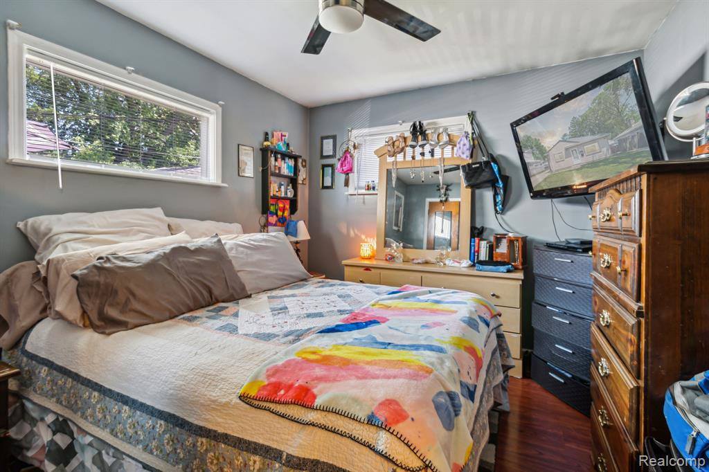 5669 Katherine Street, Dearborn Heights, MI 48125