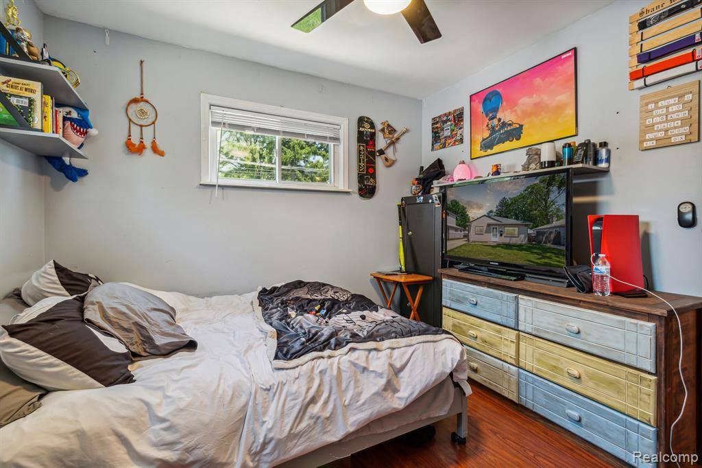 5669 Katherine Street, Dearborn Heights, MI 48125