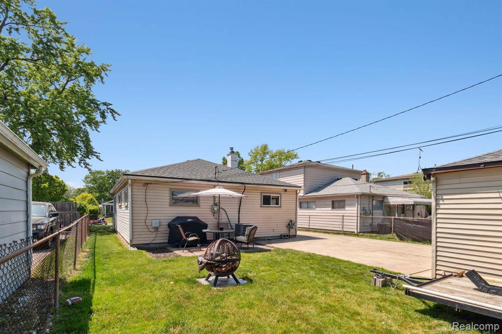 5669 Katherine Street, Dearborn Heights, MI 48125