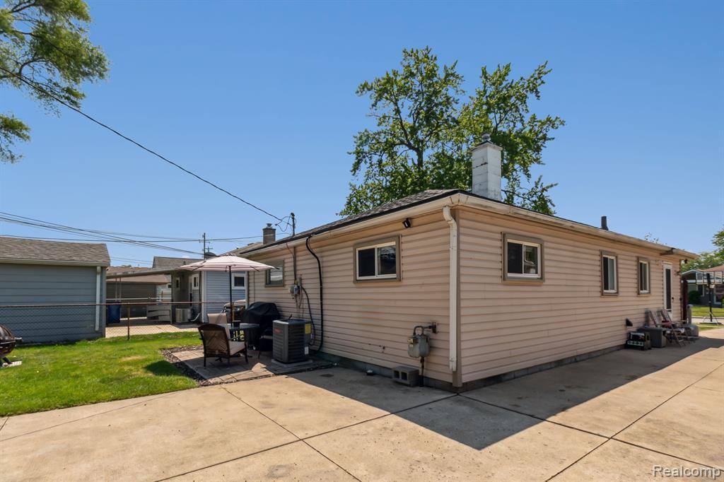 5669 Katherine Street, Dearborn Heights, MI 48125