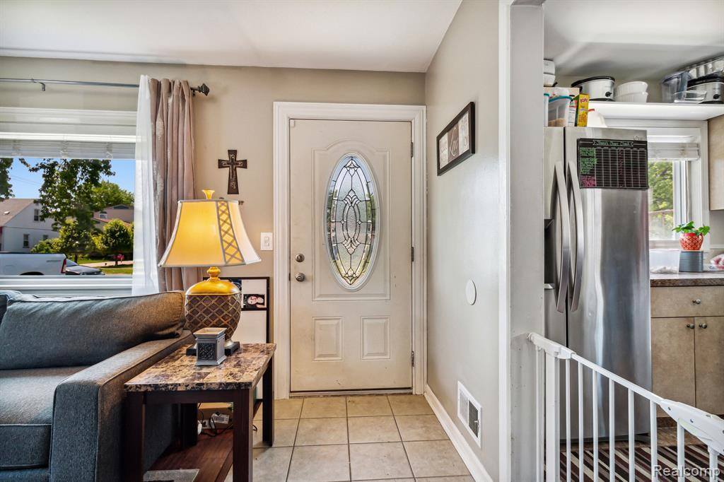 5669 Katherine Street, Dearborn Heights, MI 48125