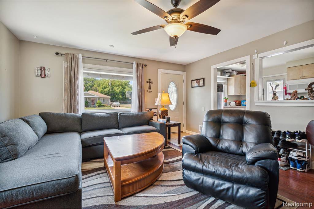 5669 Katherine Street, Dearborn Heights, MI 48125