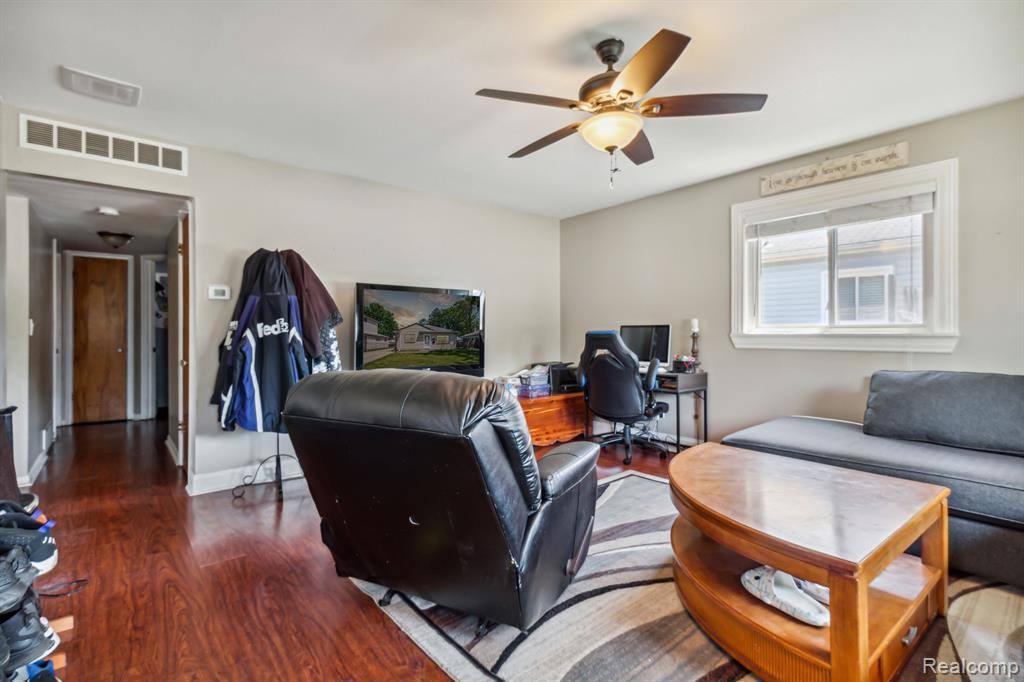 5669 Katherine Street, Dearborn Heights, MI 48125