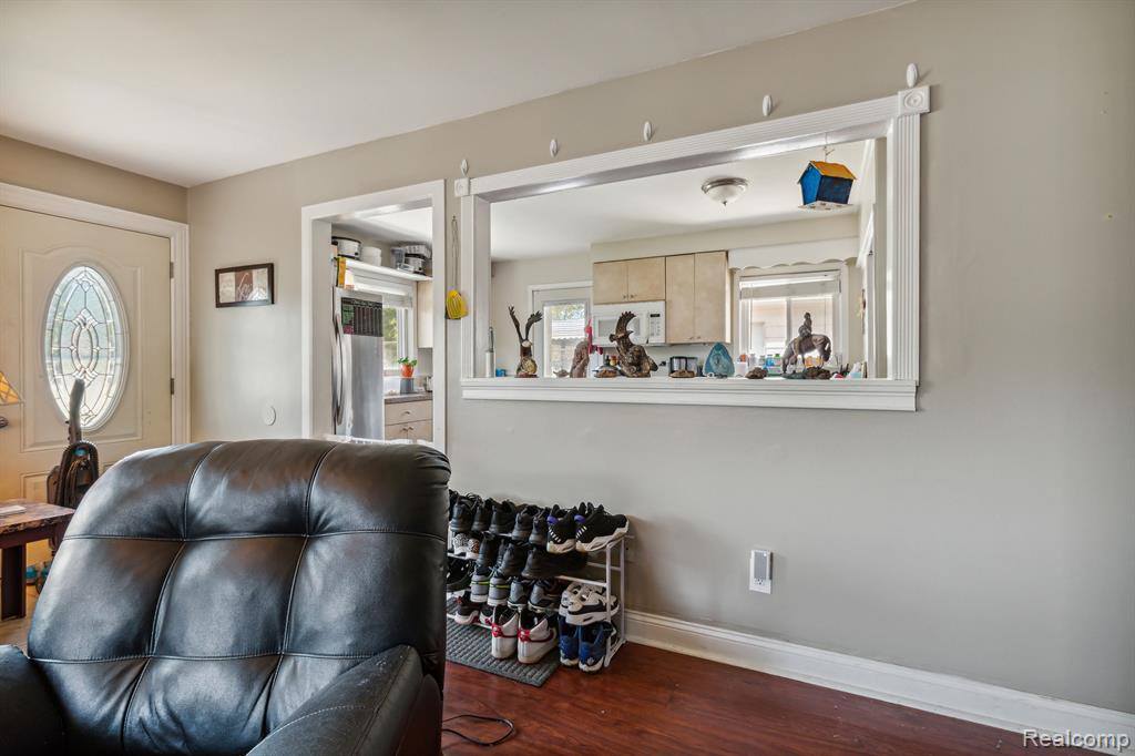 5669 Katherine Street, Dearborn Heights, MI 48125