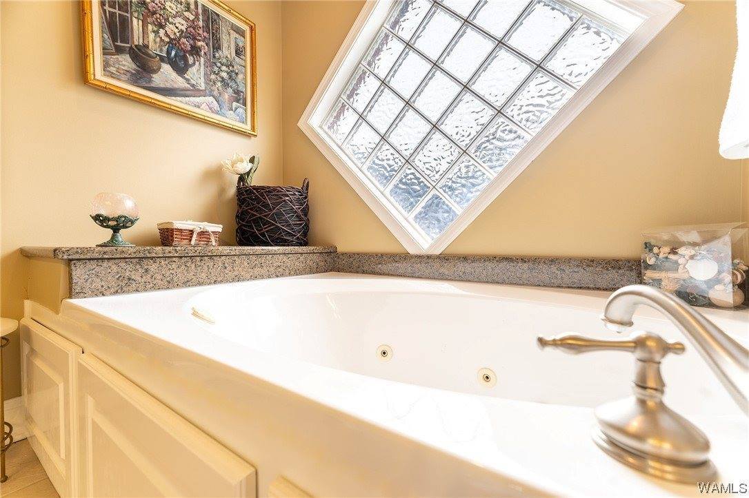 13822 Highland Pointe Drive, Northport, AL 35475