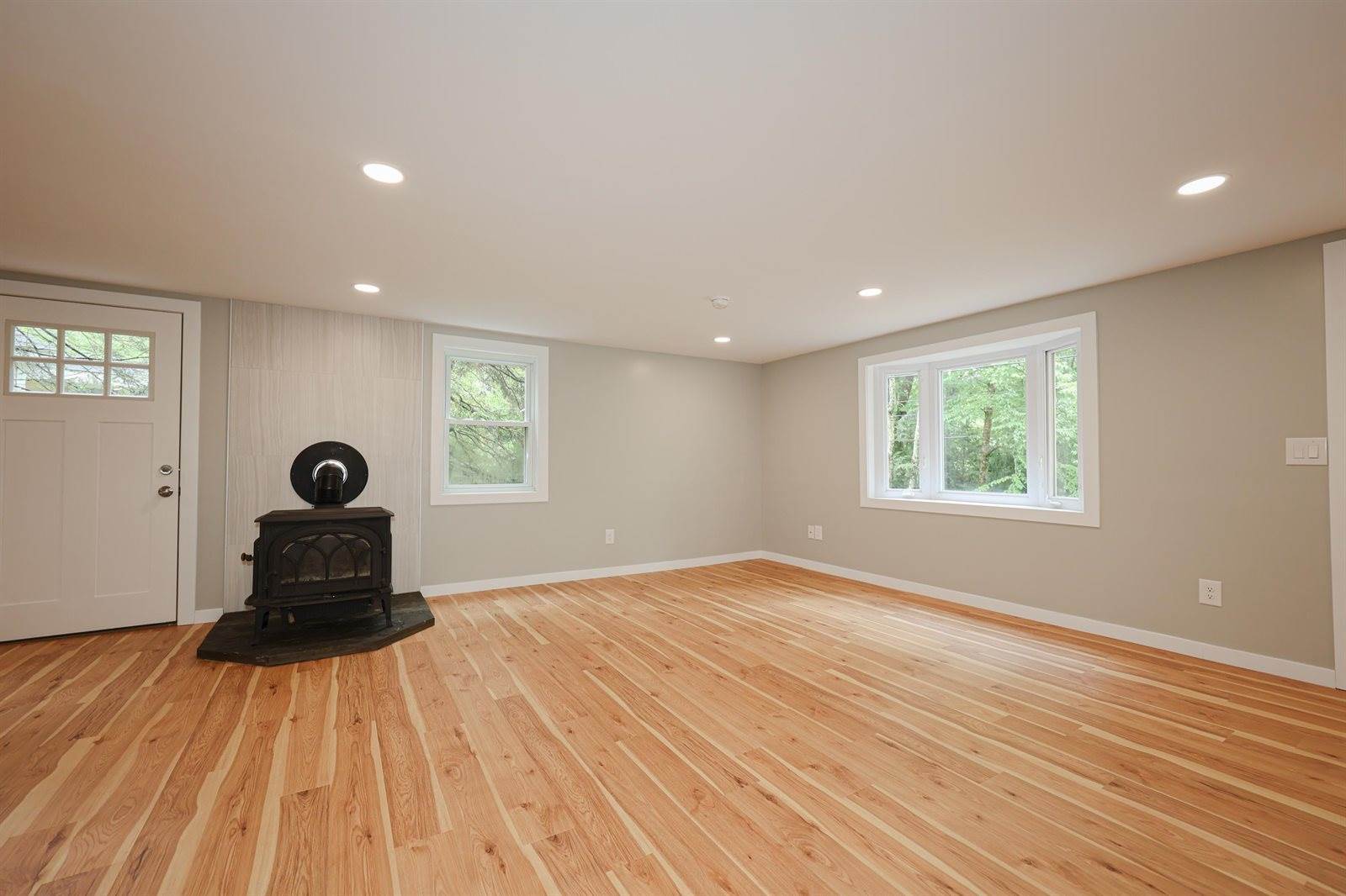 17 Ferndale Road, Raymond, NH 03077