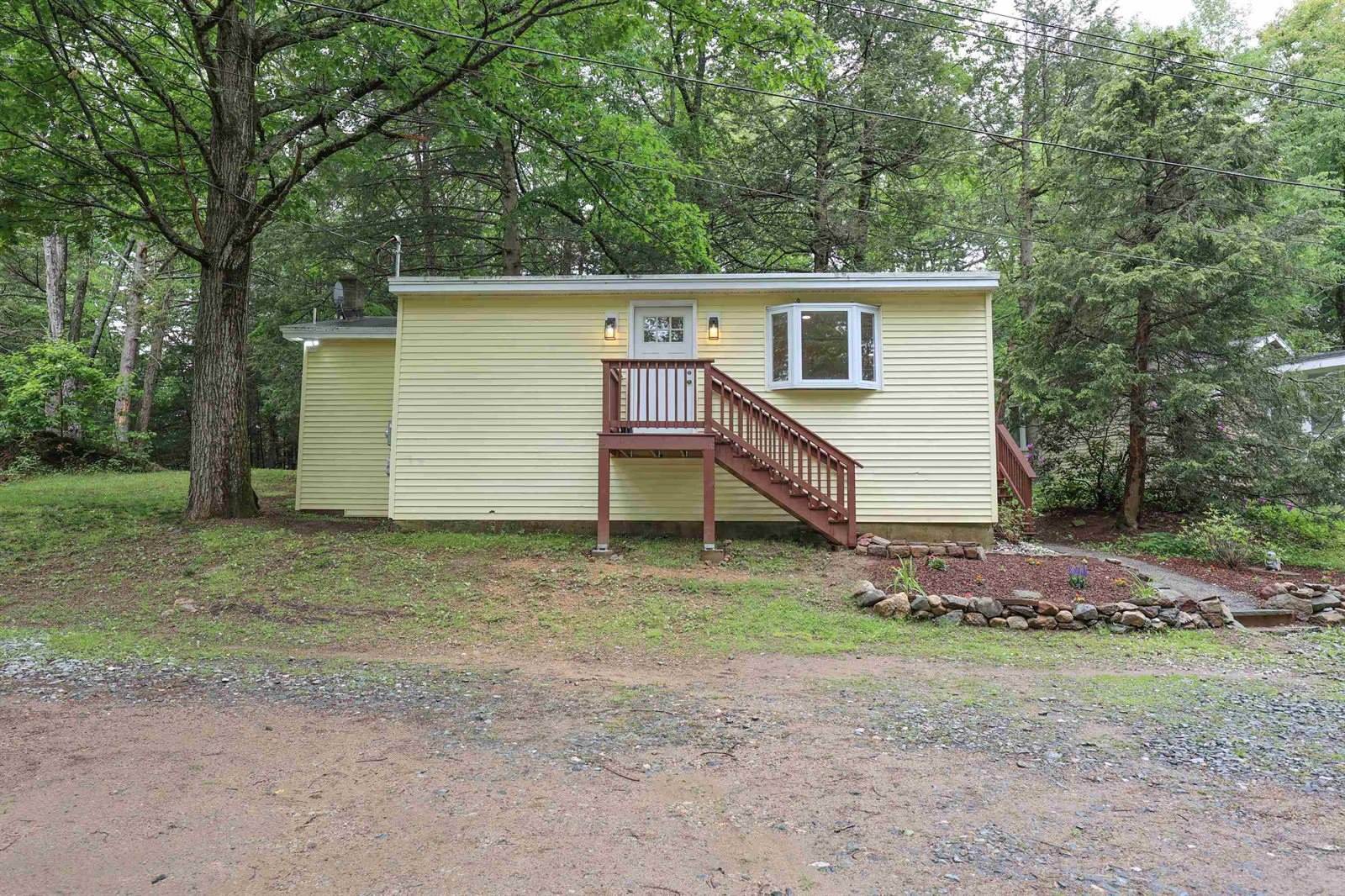 17 Ferndale Road, Raymond, NH 03077