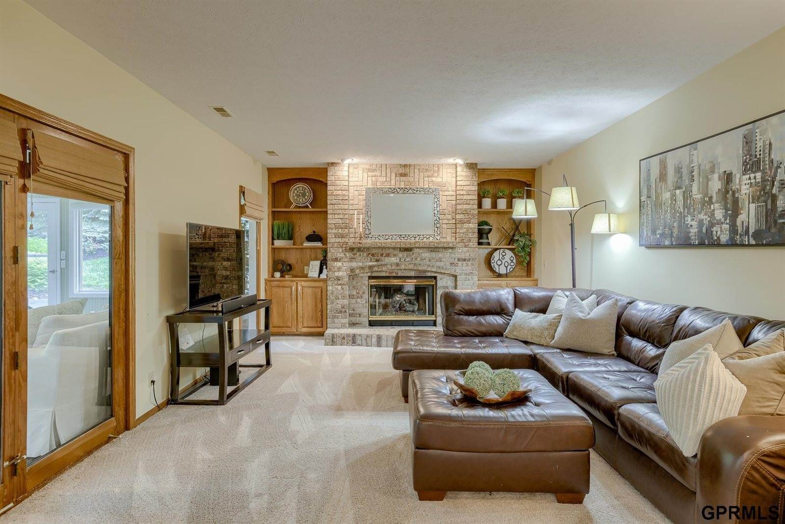 909 S 159 Avenue, Omaha, NE 68118