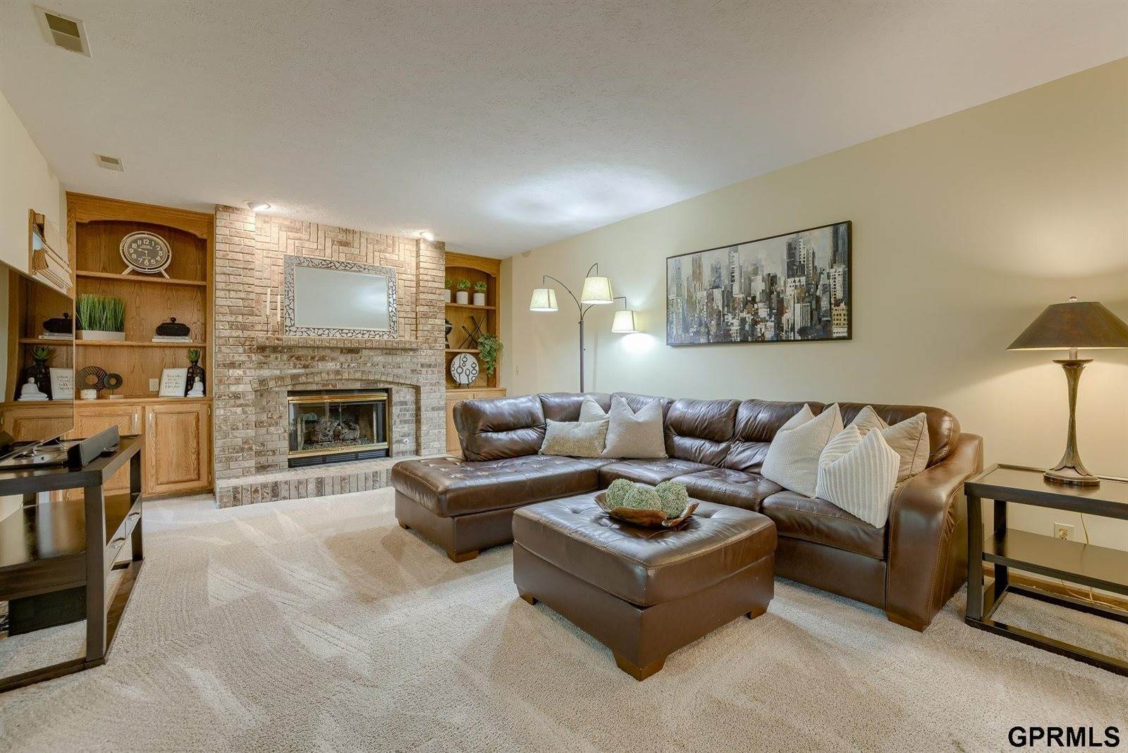 909 S 159 Avenue, Omaha, NE 68118