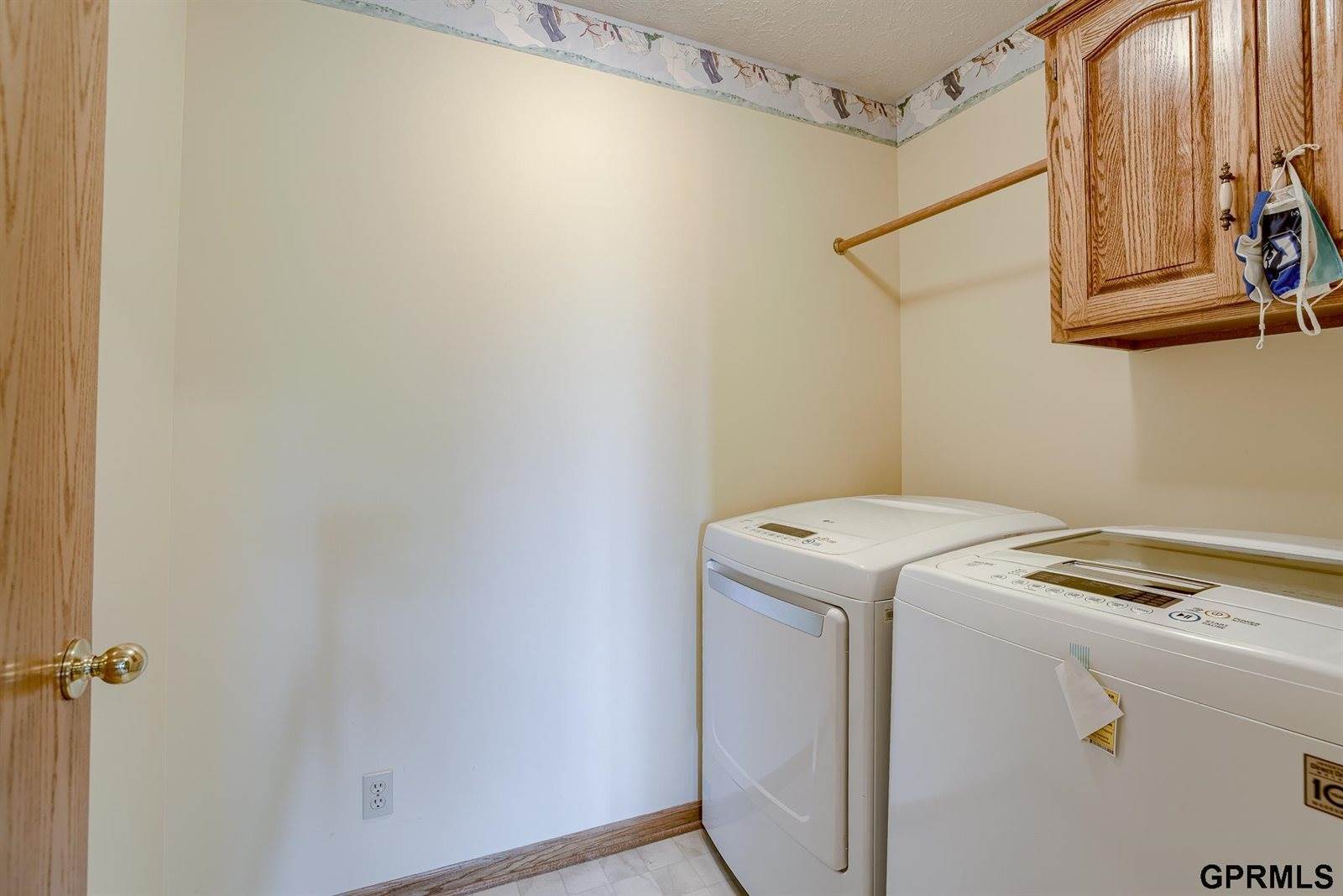 909 S 159 Avenue, Omaha, NE 68118