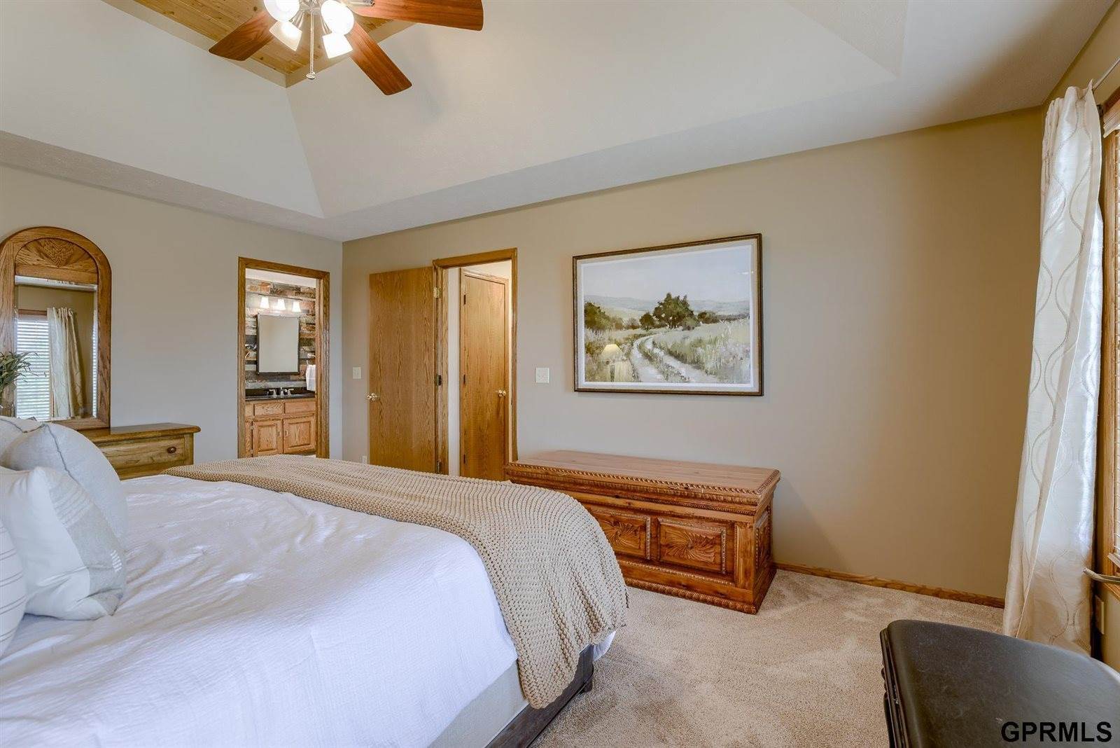 909 S 159 Avenue, Omaha, NE 68118