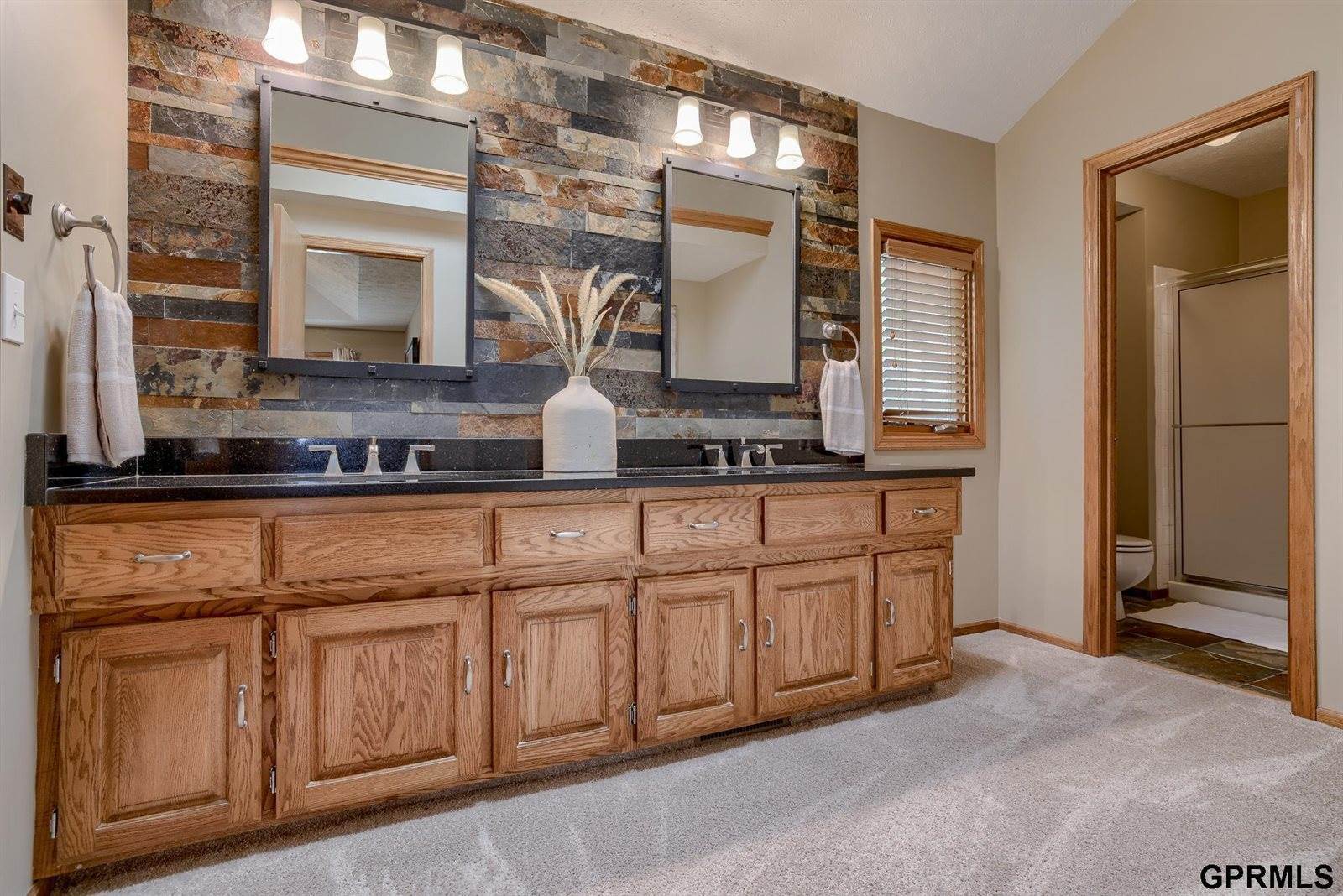 909 S 159 Avenue, Omaha, NE 68118