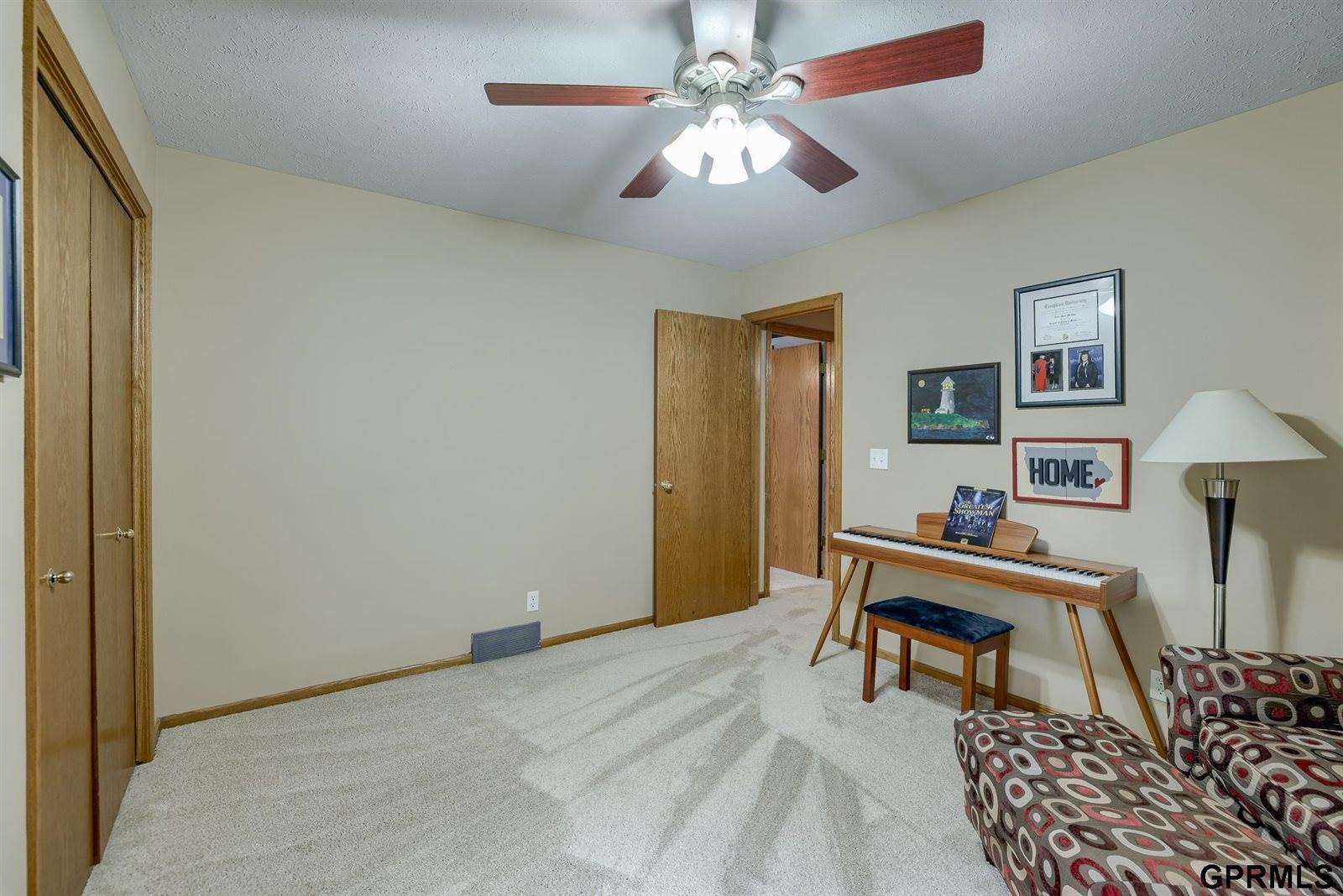 909 S 159 Avenue, Omaha, NE 68118