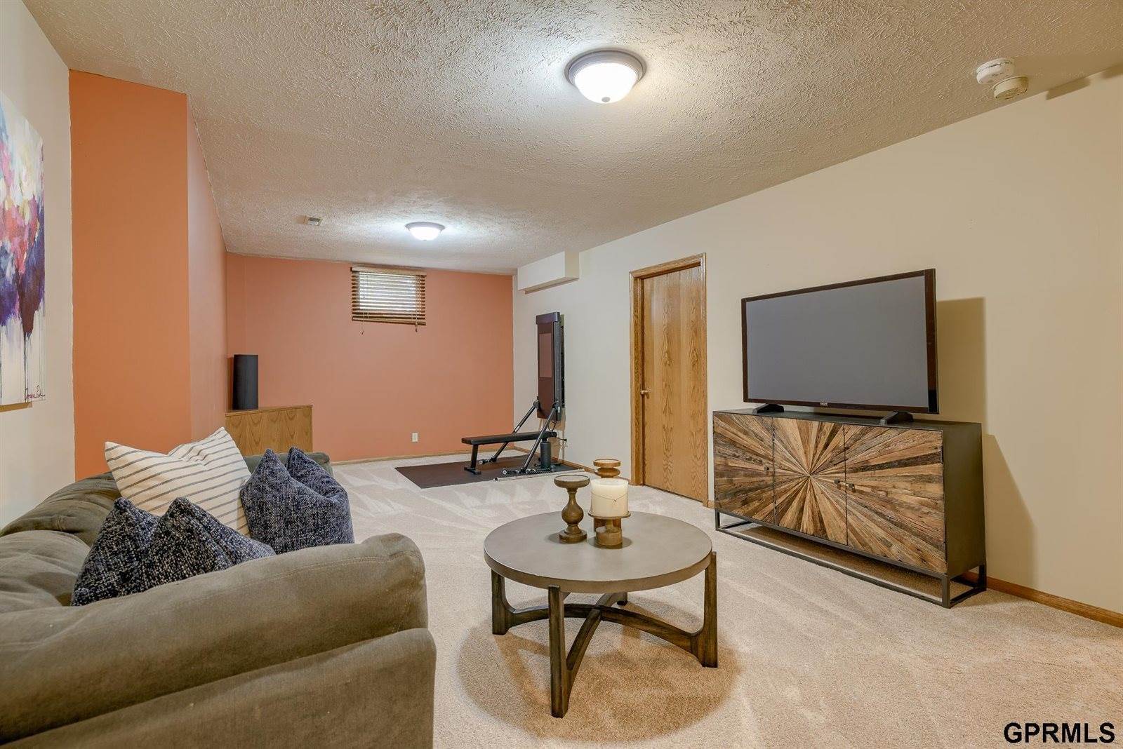 909 S 159 Avenue, Omaha, NE 68118