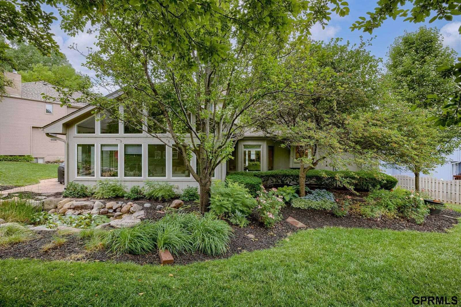 909 S 159 Avenue, Omaha, NE 68118