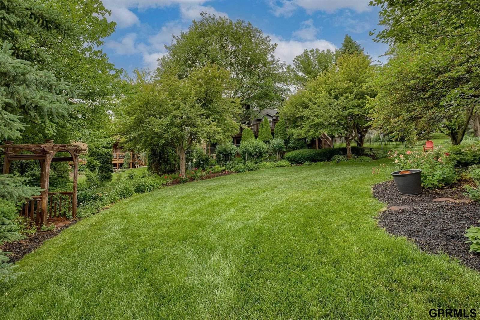 909 S 159 Avenue, Omaha, NE 68118