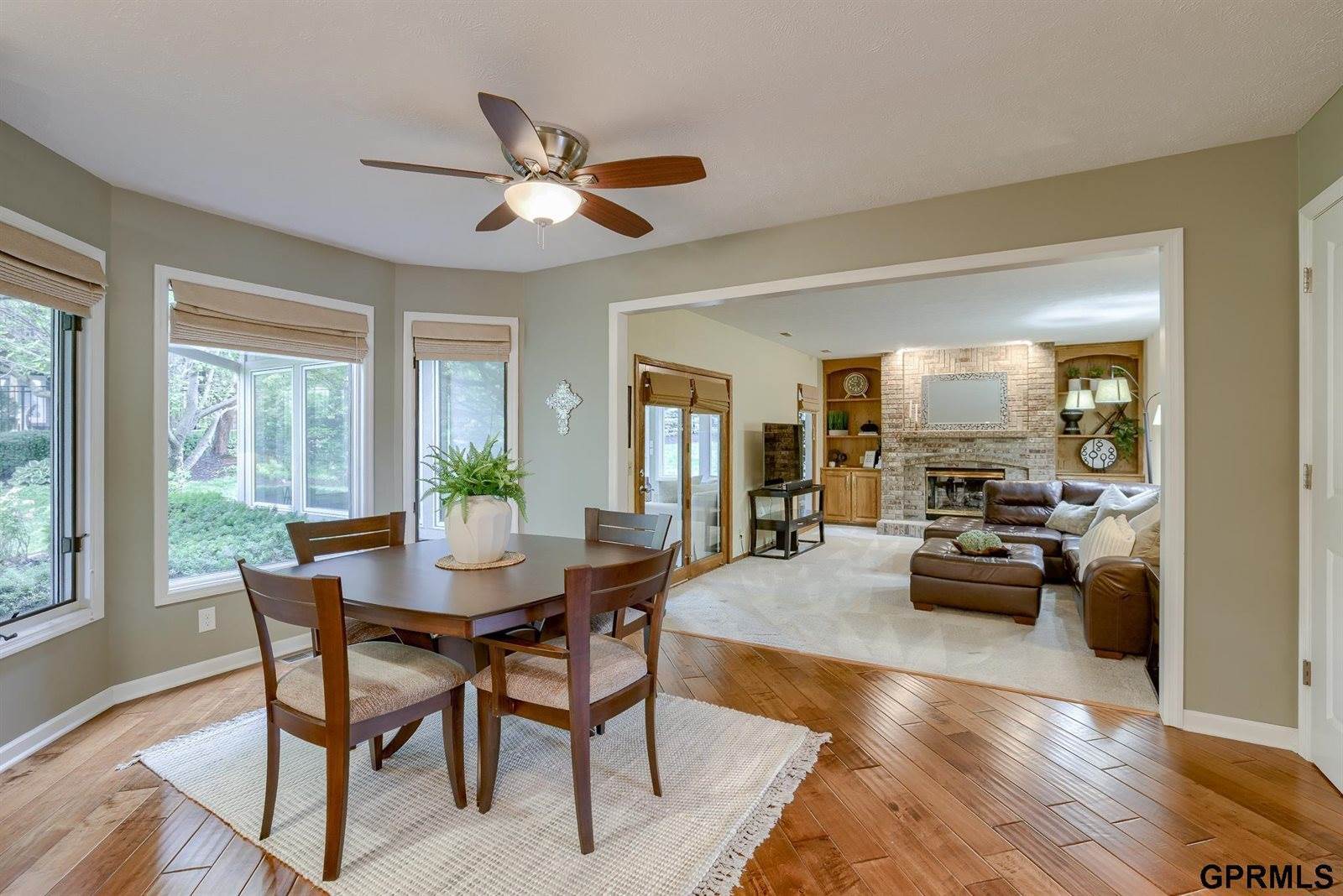 909 S 159 Avenue, Omaha, NE 68118