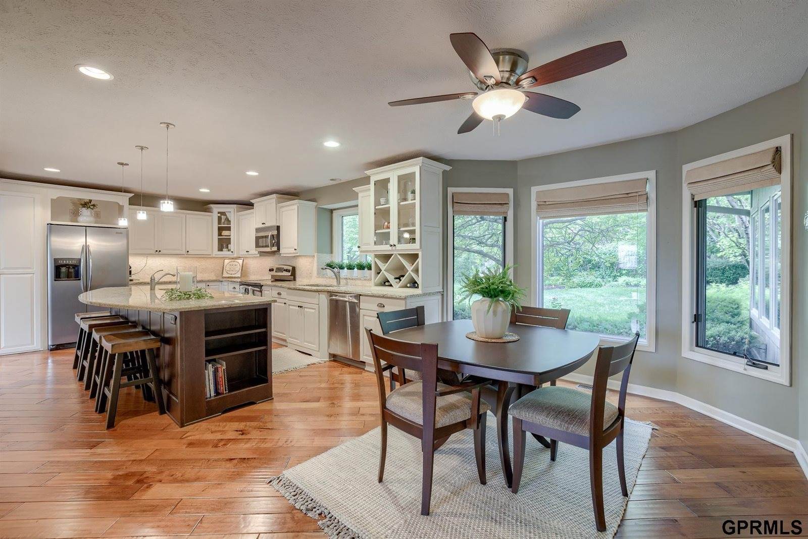 909 S 159 Avenue, Omaha, NE 68118