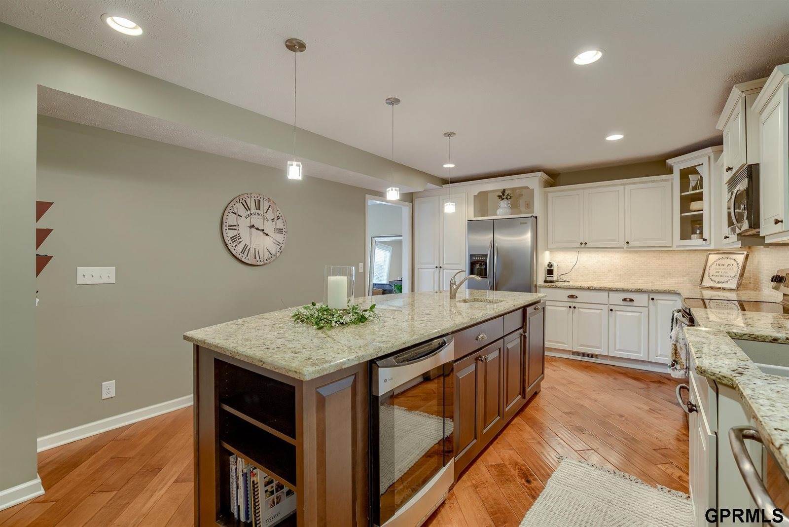 909 S 159 Avenue, Omaha, NE 68118