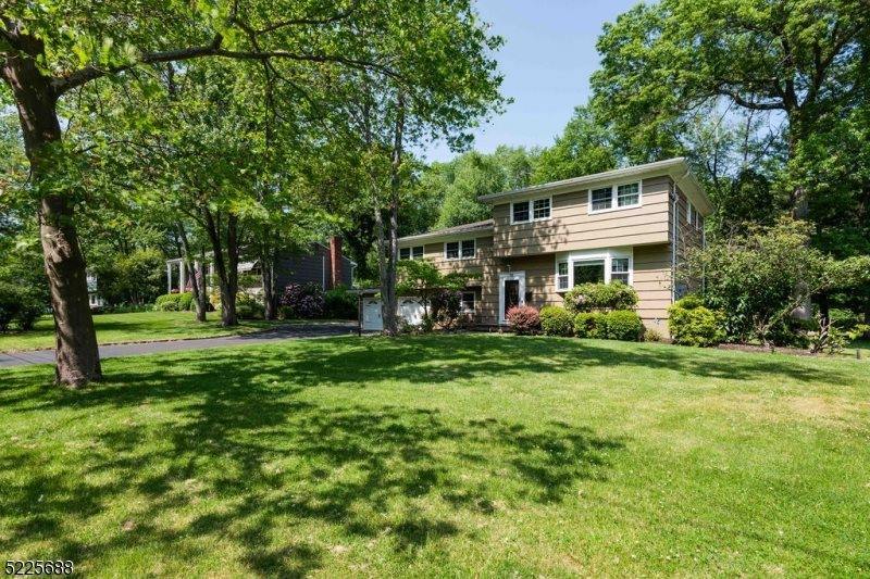 78 Robbins Ave, Berkeley Heights, NJ 07922