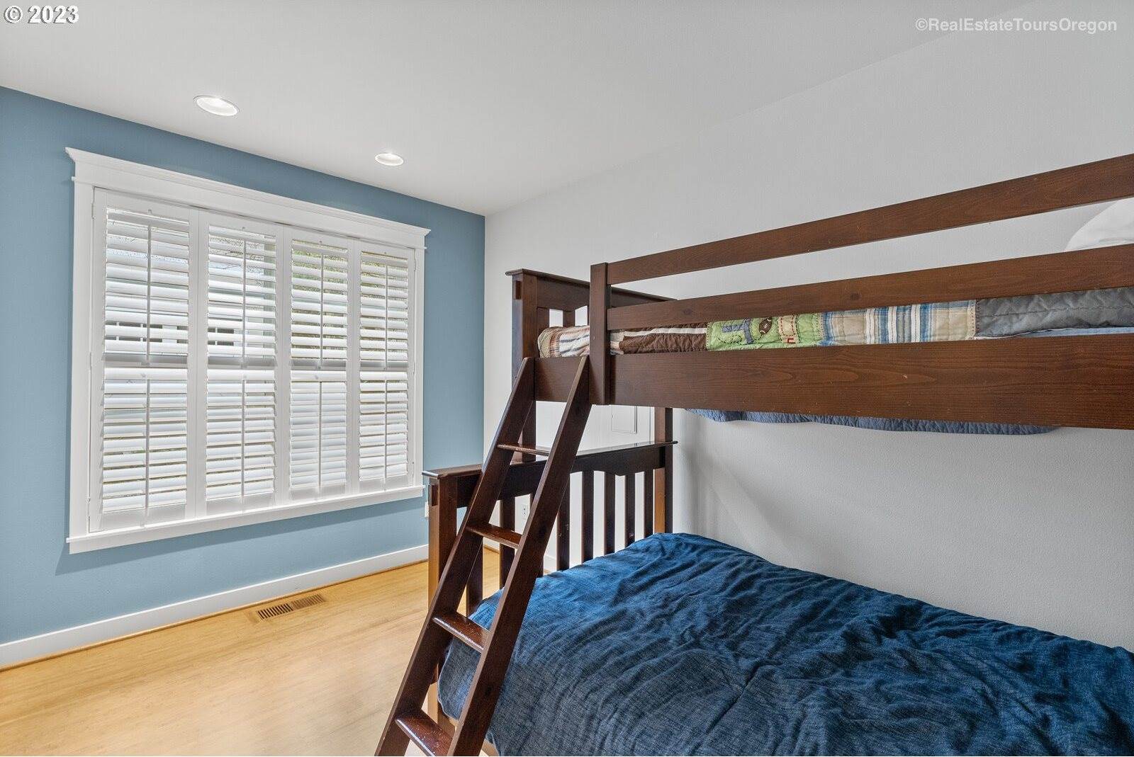 10264 NW Edgewood Dr, Portland, OR 97229