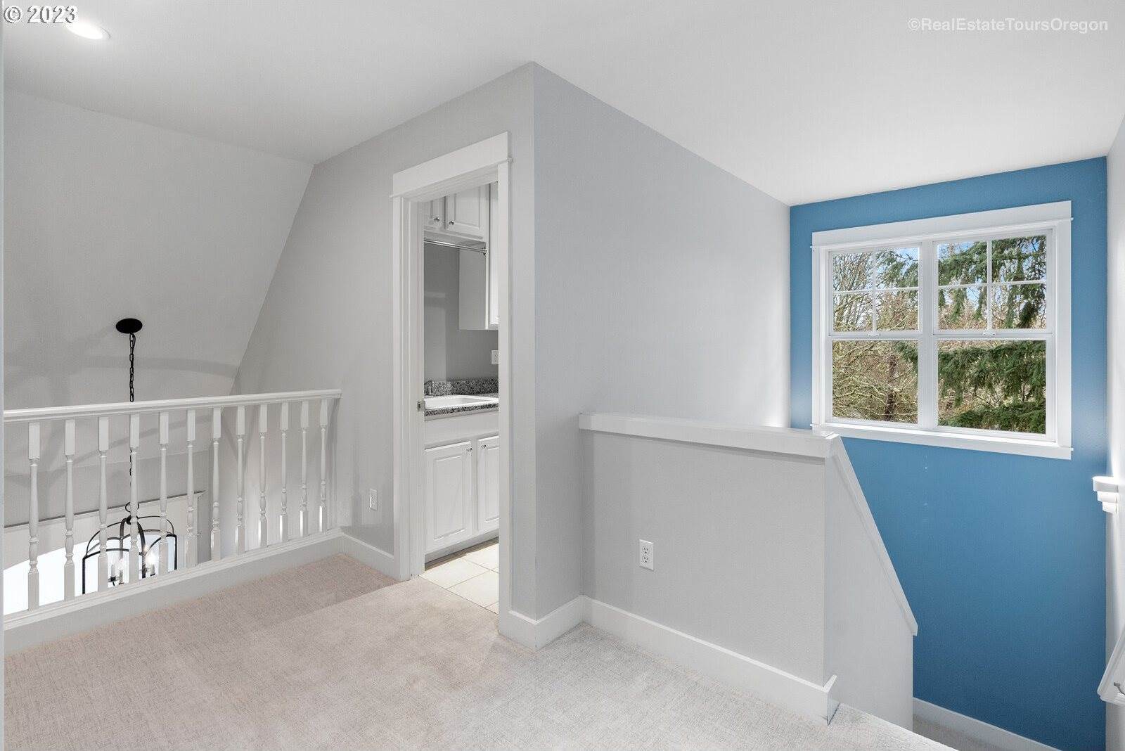 10264 NW Edgewood Dr, Portland, OR 97229