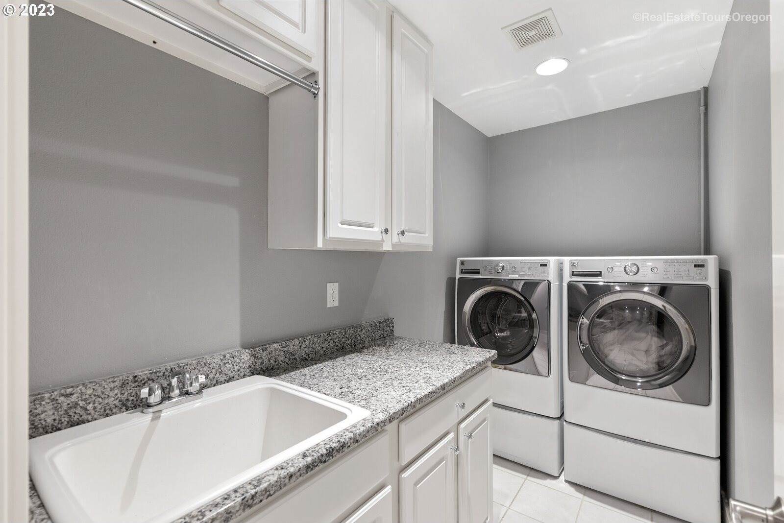 10264 NW Edgewood Dr, Portland, OR 97229