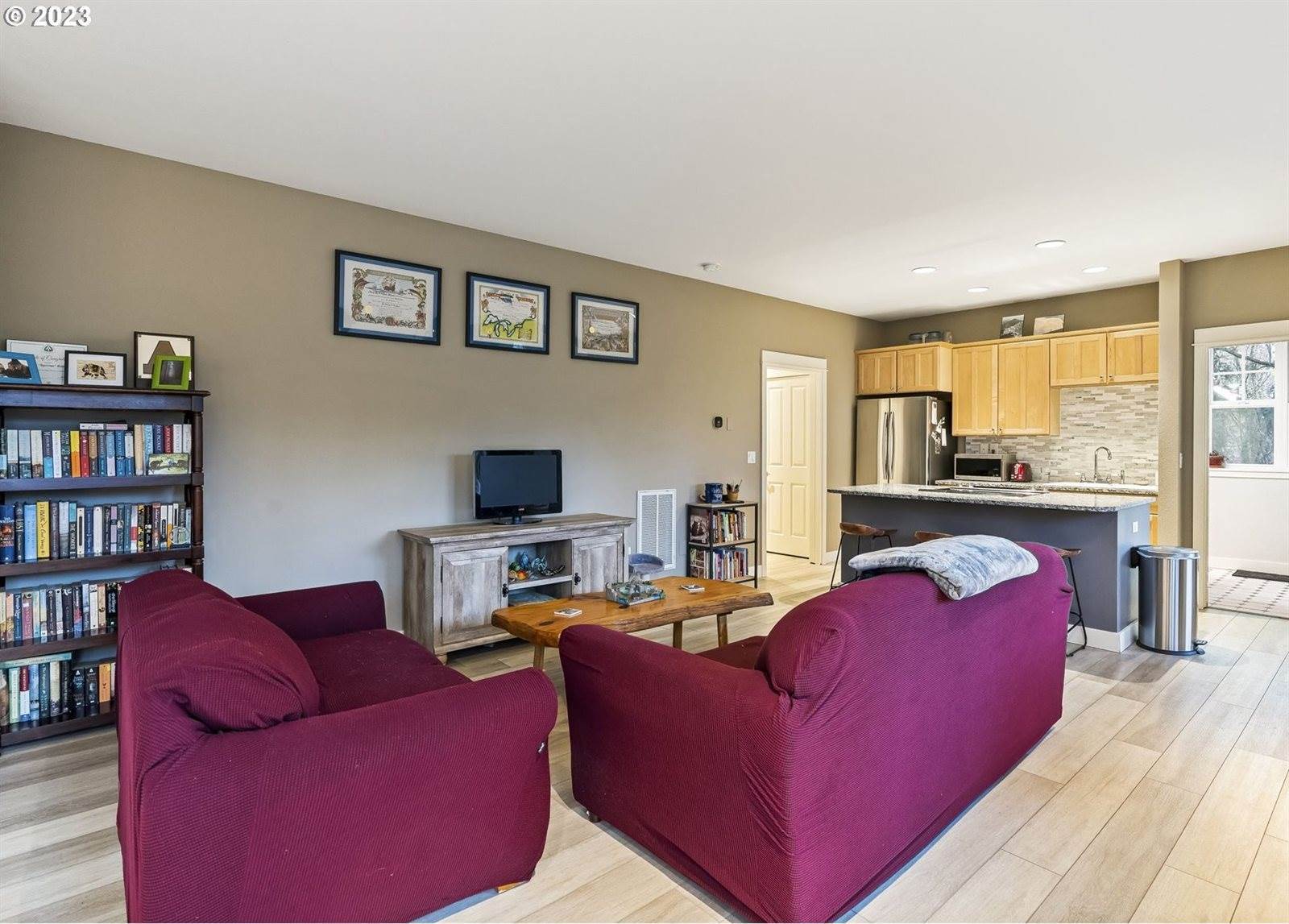 10264 NW Edgewood Dr, Portland, OR 97229